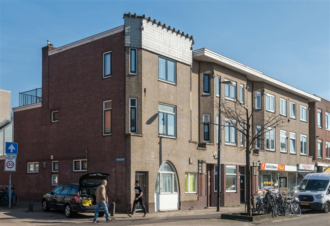 Woon-winkel met aan de Amsterdamsestraatweg.
              <br/>
              Marcel Westhoff, 2019-02-01